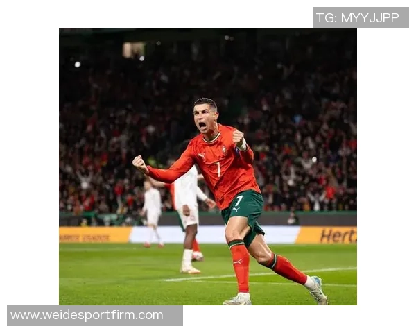 C罗因国家队停赛缺席FIFA投票B席代为投票引关注